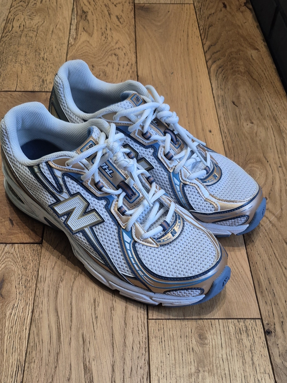 New Balance 740 Mens/Women's White, Light Blue & Tan Athletic Sneakers 10.2M/12W